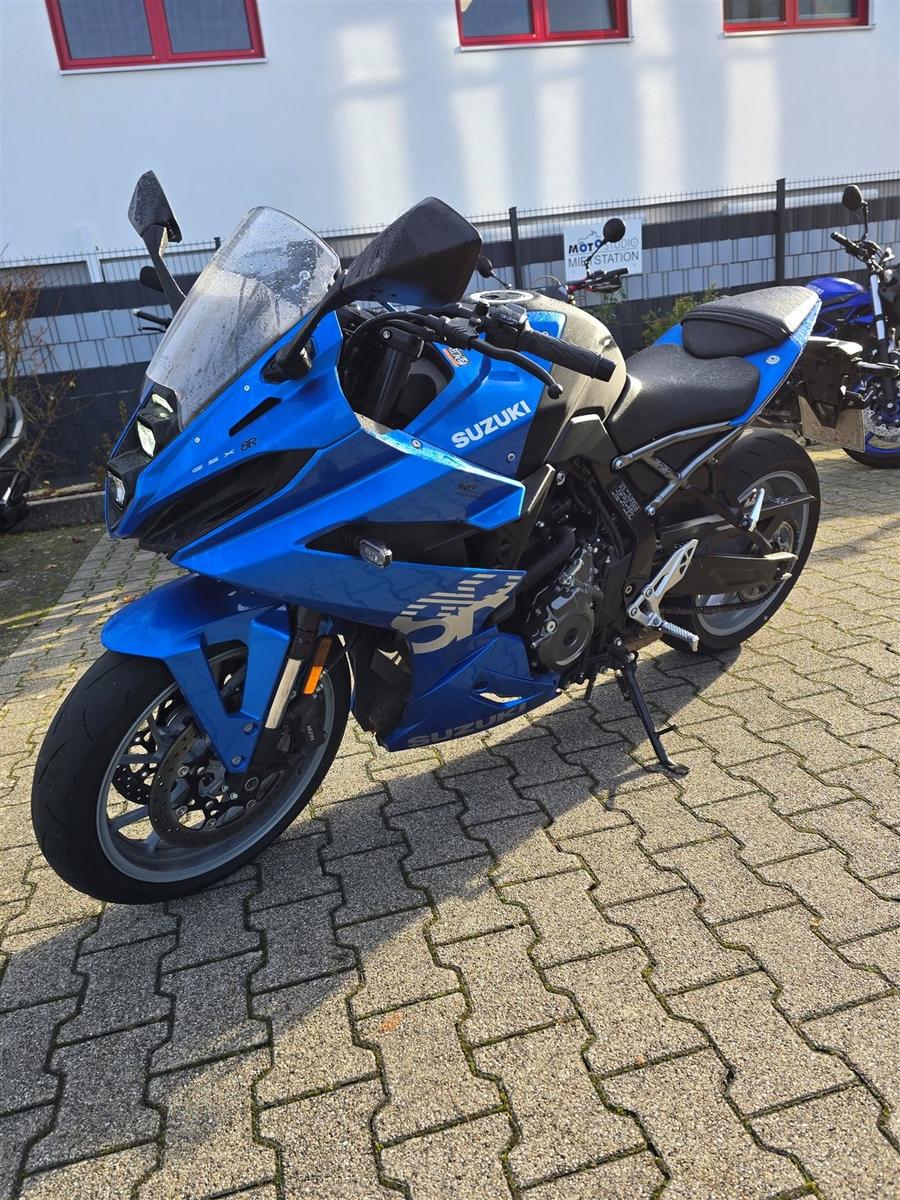 Suzuki GSX-8R DEMO