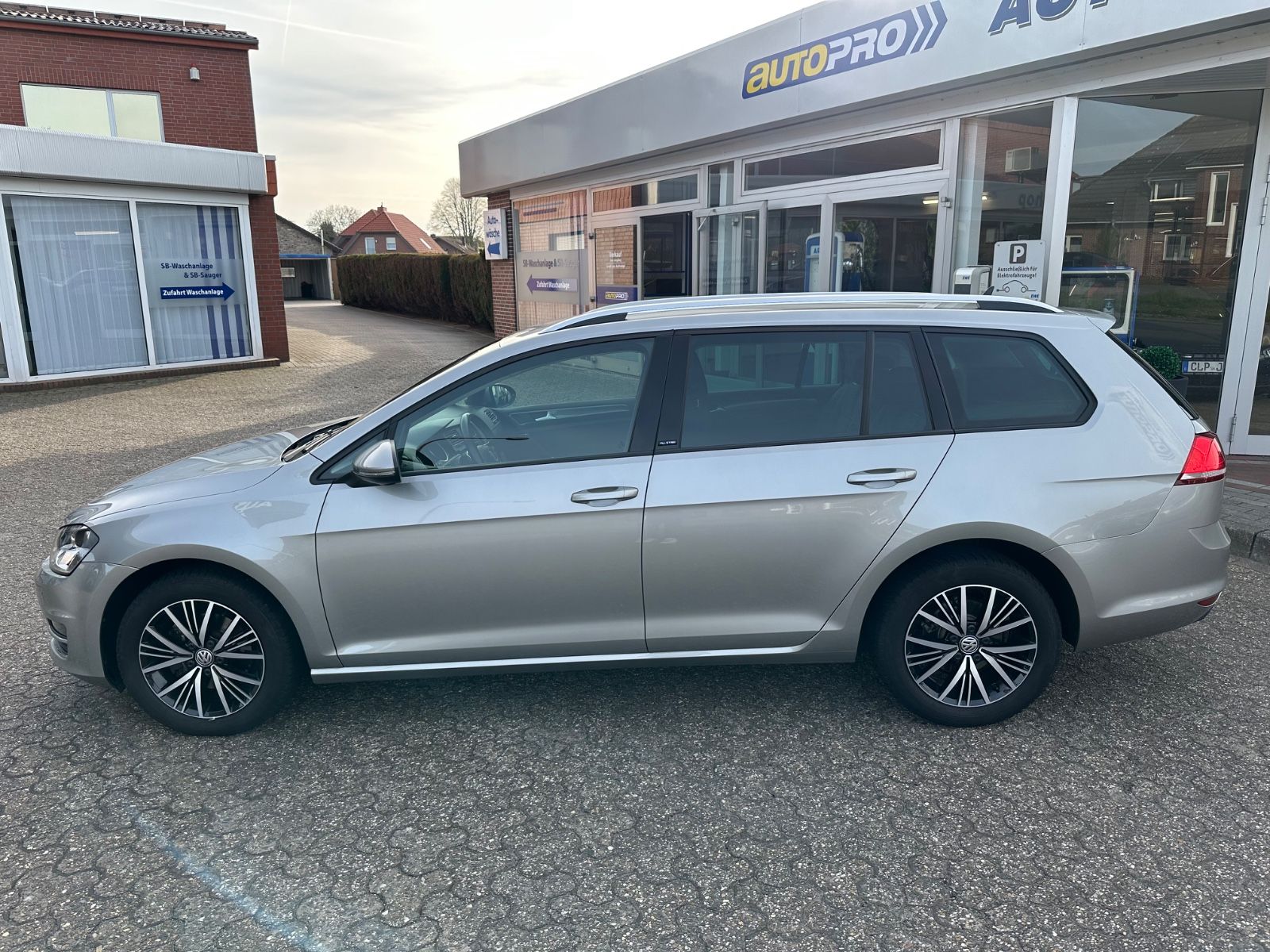 Fahrzeugabbildung Volkswagen Golf VII Variant 1.6 TDI Allstar AHK/Navi/SHZG