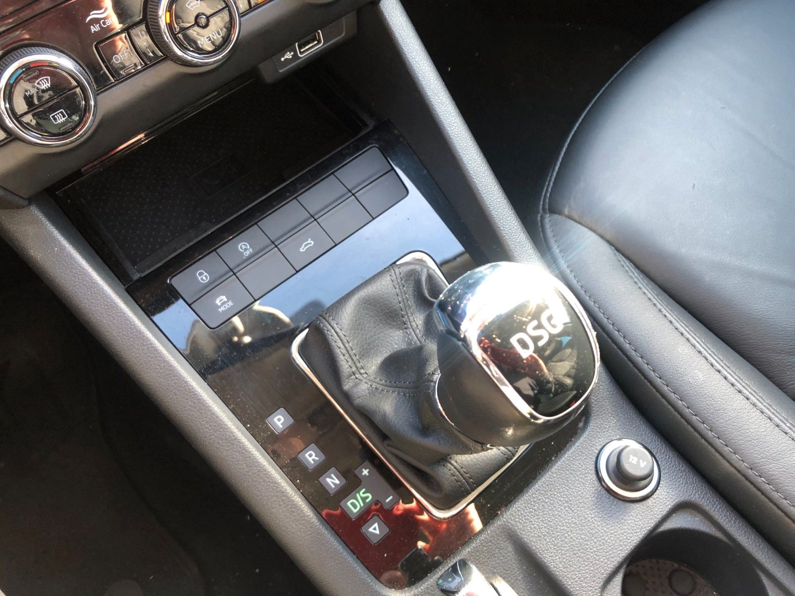 Fahrzeugabbildung SKODA Octavia Combi Premium Edition