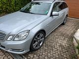 Mercedes-Benz E 220 CDI T BlueEFFICIENCY ELEGANCE ELEGANCE - Mercedes-Benz E 220: Elegance