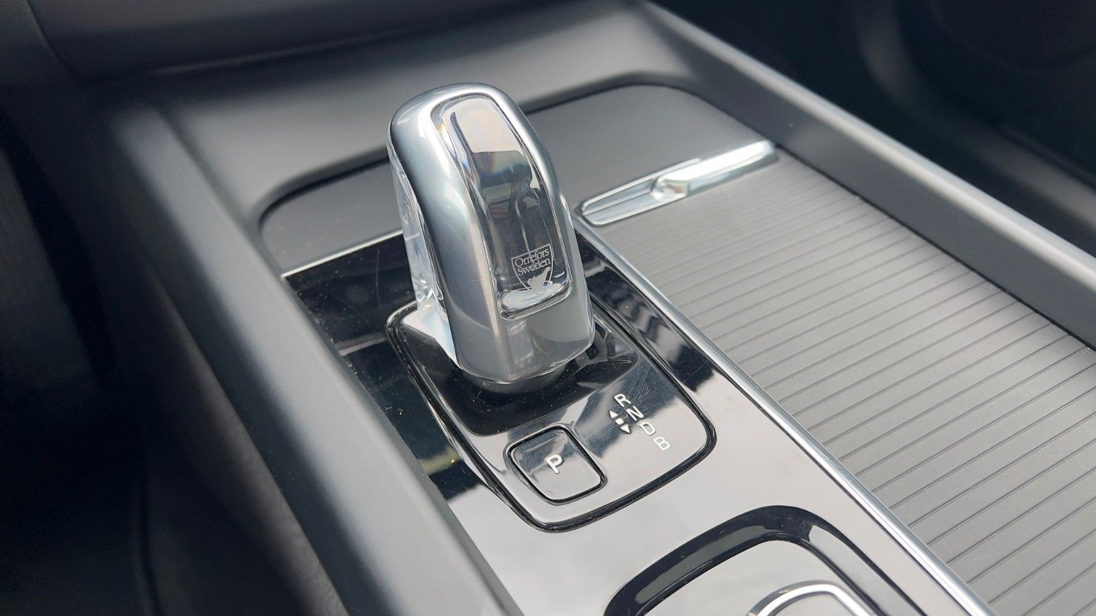 Fahrzeugabbildung Volvo XC60 T8 AWD *LUFT*STHZG*AHK*4x Sitzhzg*22Zoll*