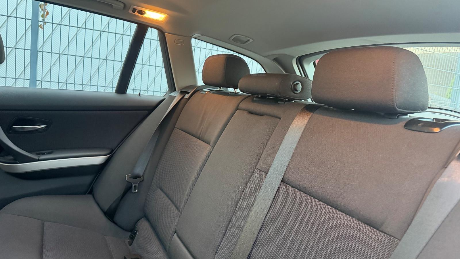 BMW 318i AUTOMATIK TÜV,93.000KM,NAVI,PANO,KLIMA,PDC
