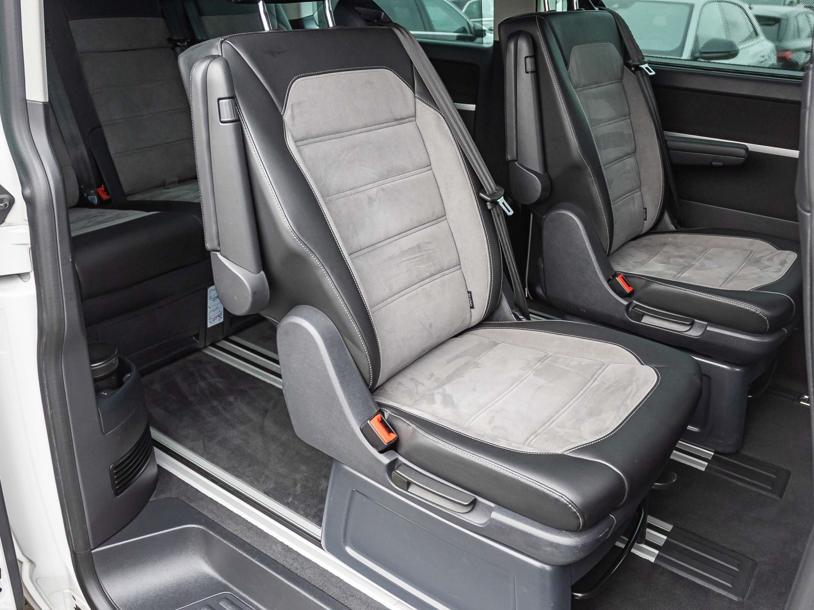 Volkswagen T6.1 Multivan 2.0 TDI Comfortline Navi LED Stand foto 15
