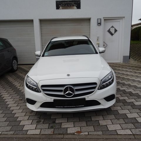 Mercedes-Benz C 180 d T Modell AVANTGARDE Motorhaube