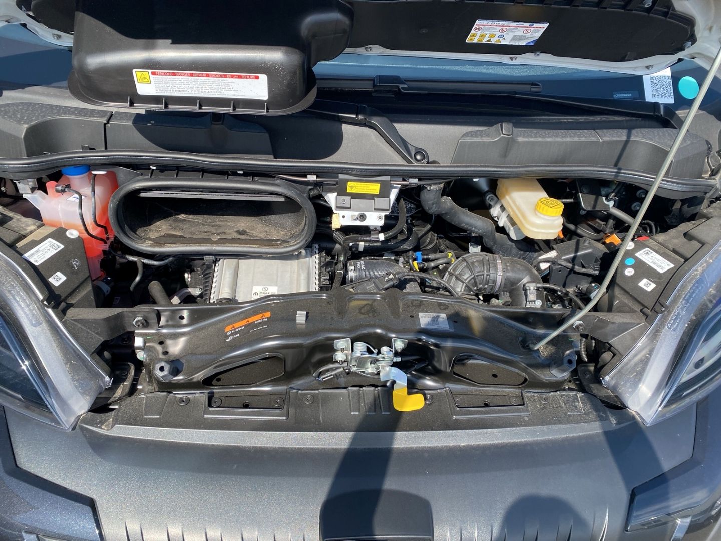 Fahrzeugabbildung Peugeot Boxer Kasten Hochraum 335 L2H2 BlueHDi 140 2.2 F