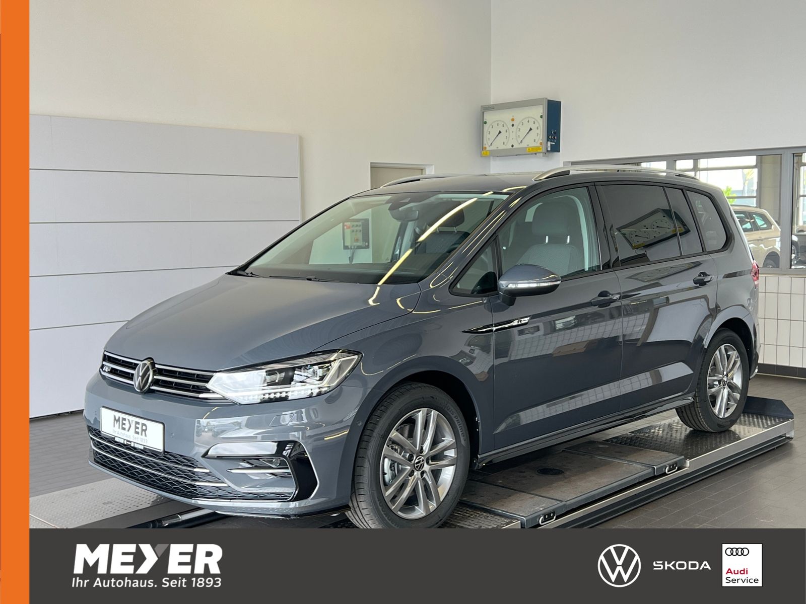 Fahrzeugabbildung Volkswagen Touran Comfortline 1.5 TSI DSG *LED, AHK, 7-Sitz