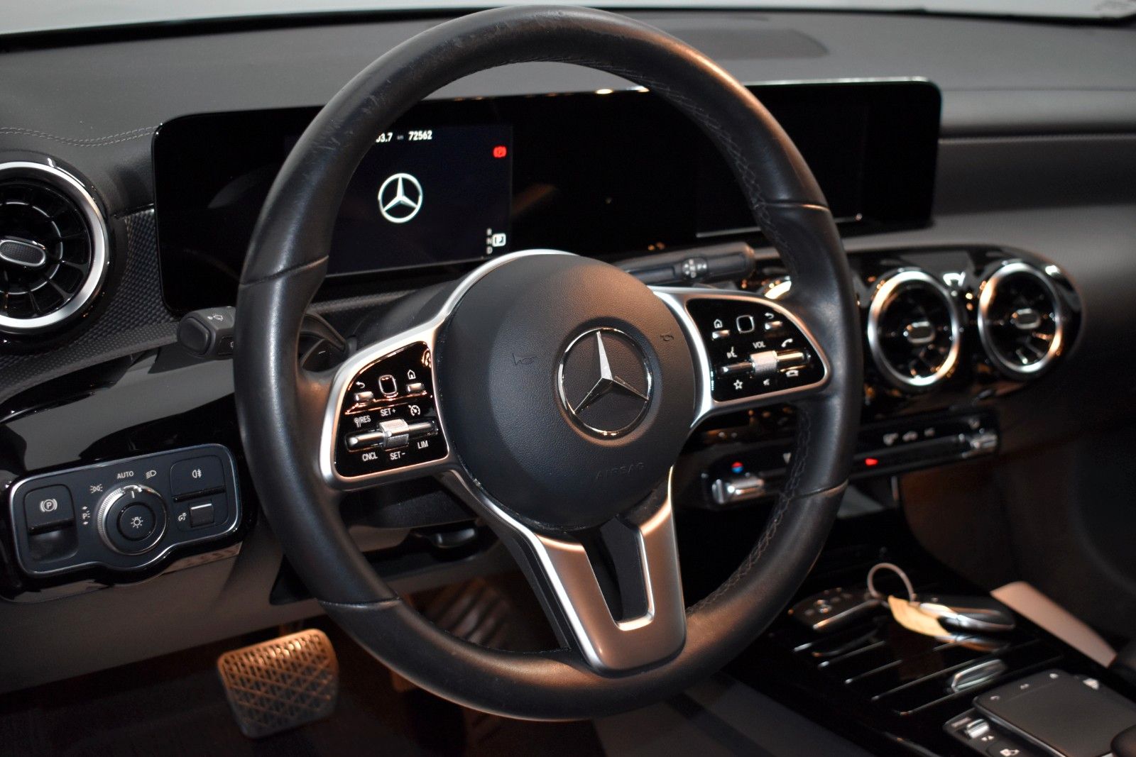Fahrzeugabbildung Mercedes-Benz CLA 200d SB Progressive T.Leder,Navi,LED,Kamera