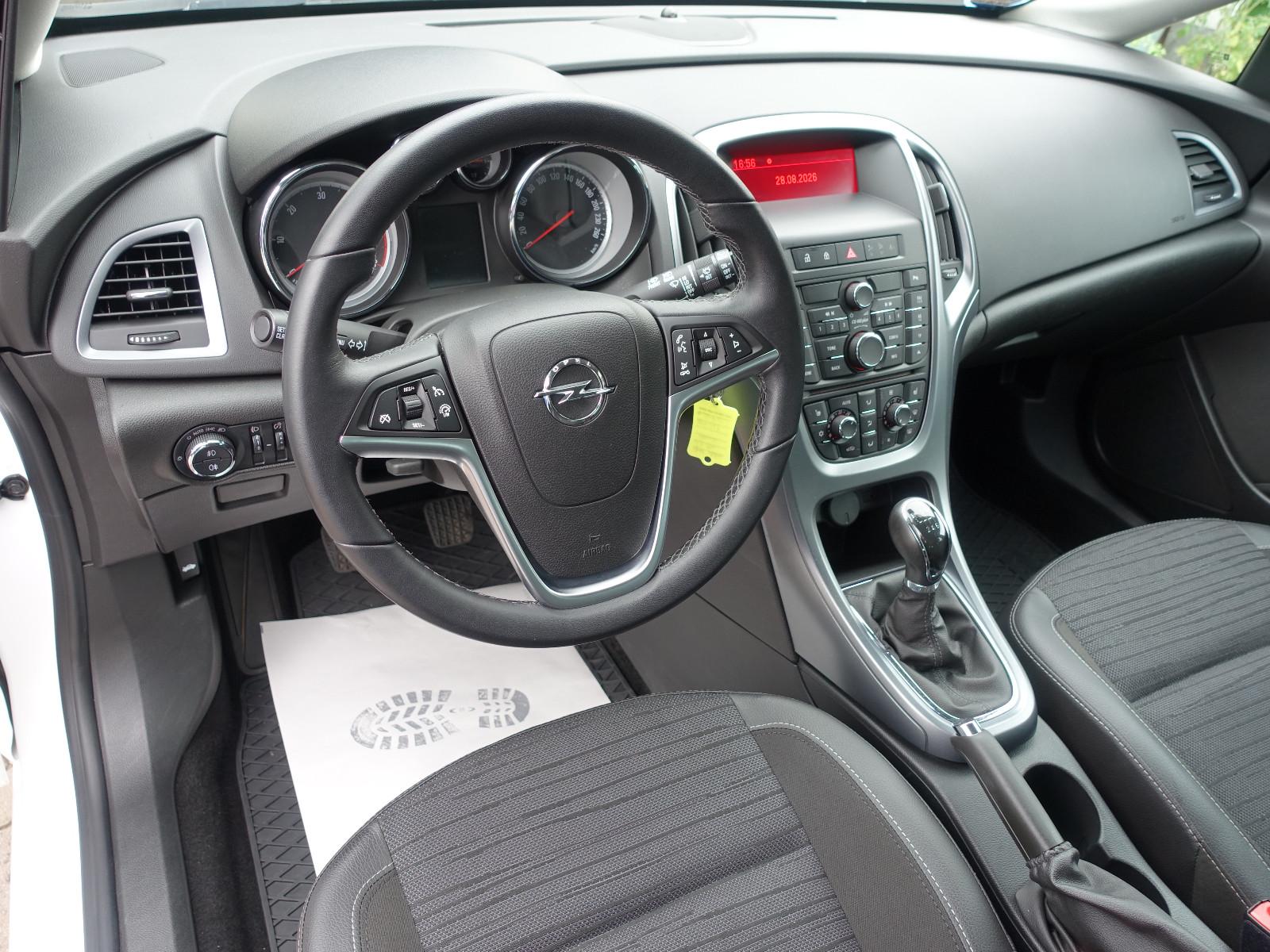 Opel Astra 2014 — photo 9