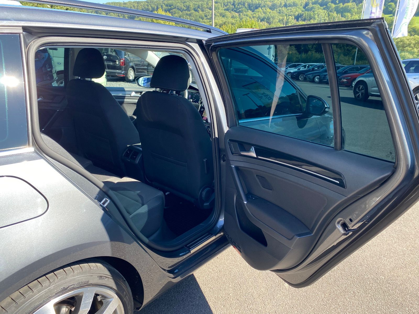 Fahrzeugabbildung Volkswagen Golf VII Variant Highline TSI DSG ACC LED Kamera