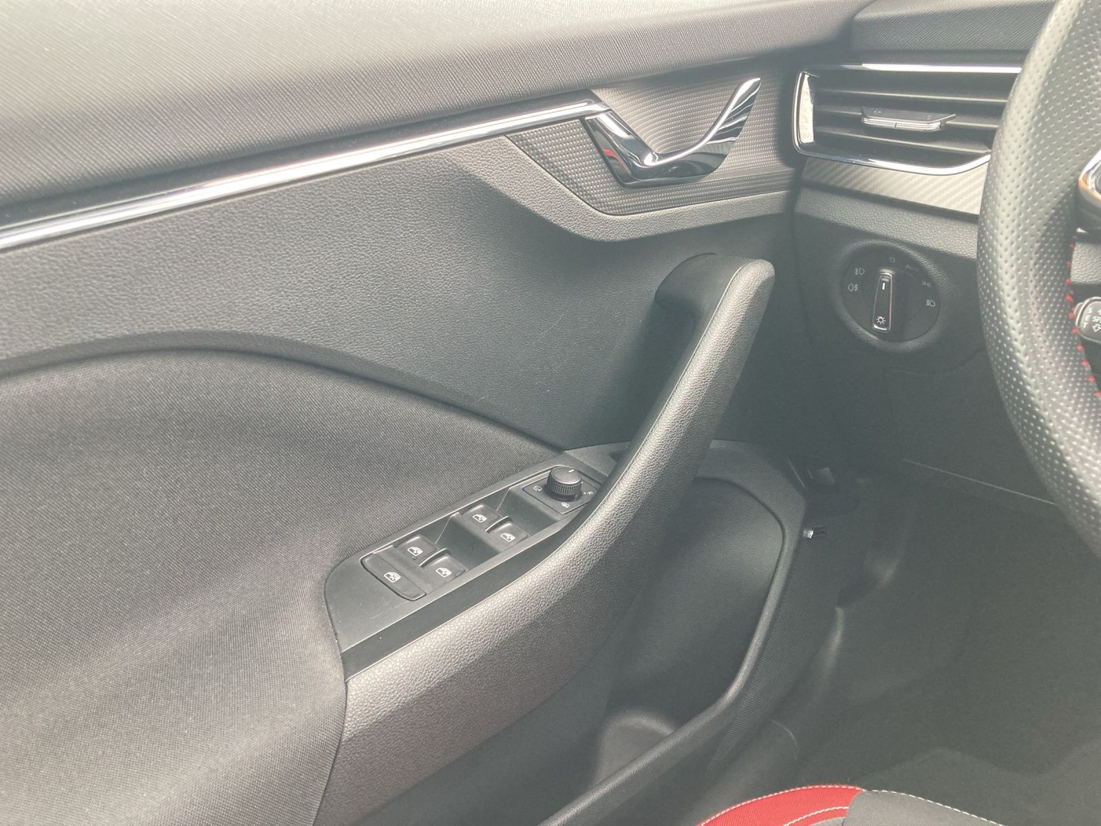 Fahrzeugabbildung SKODA Kamiq TSI Monte Carlo DSG Navi AID ACC RFK Pano