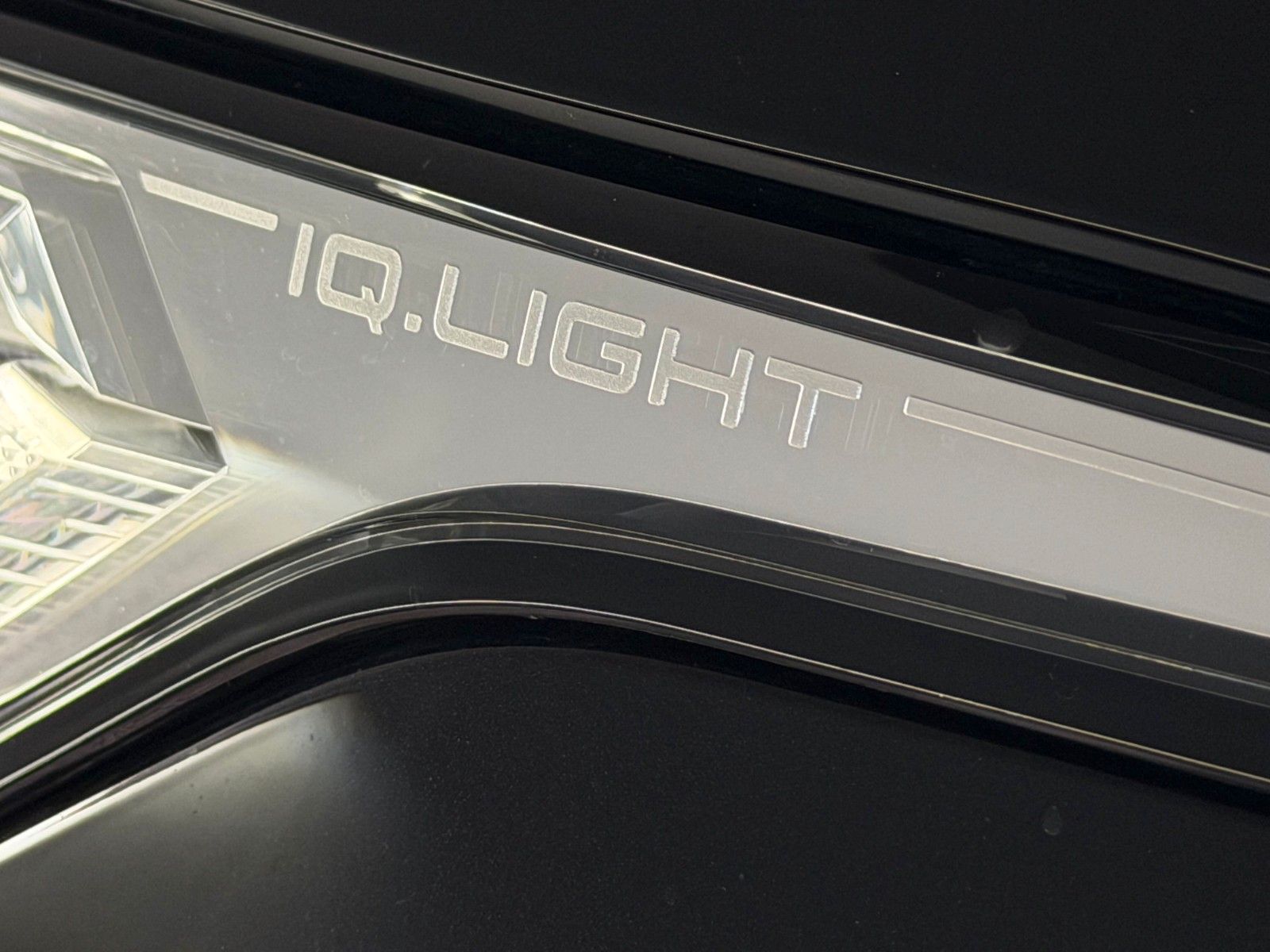 Fahrzeugabbildung Volkswagen Tiguan 2.0 TDI R-LINE/IQ-LED/KAMERA/ACC/AMBI+