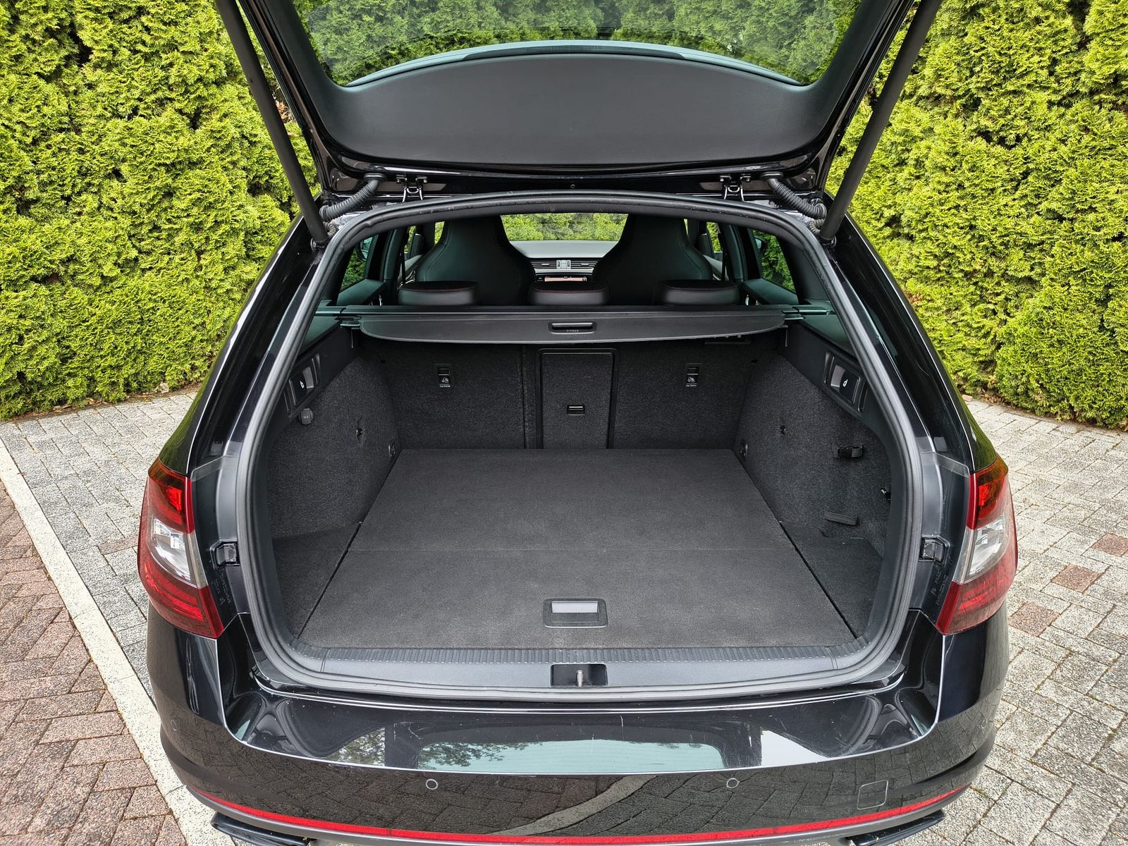 Fahrzeugabbildung SKODA Octavia RS 2.0 TDI 4x4 DSG LED+VIRT+KAM+ACC+MEMO