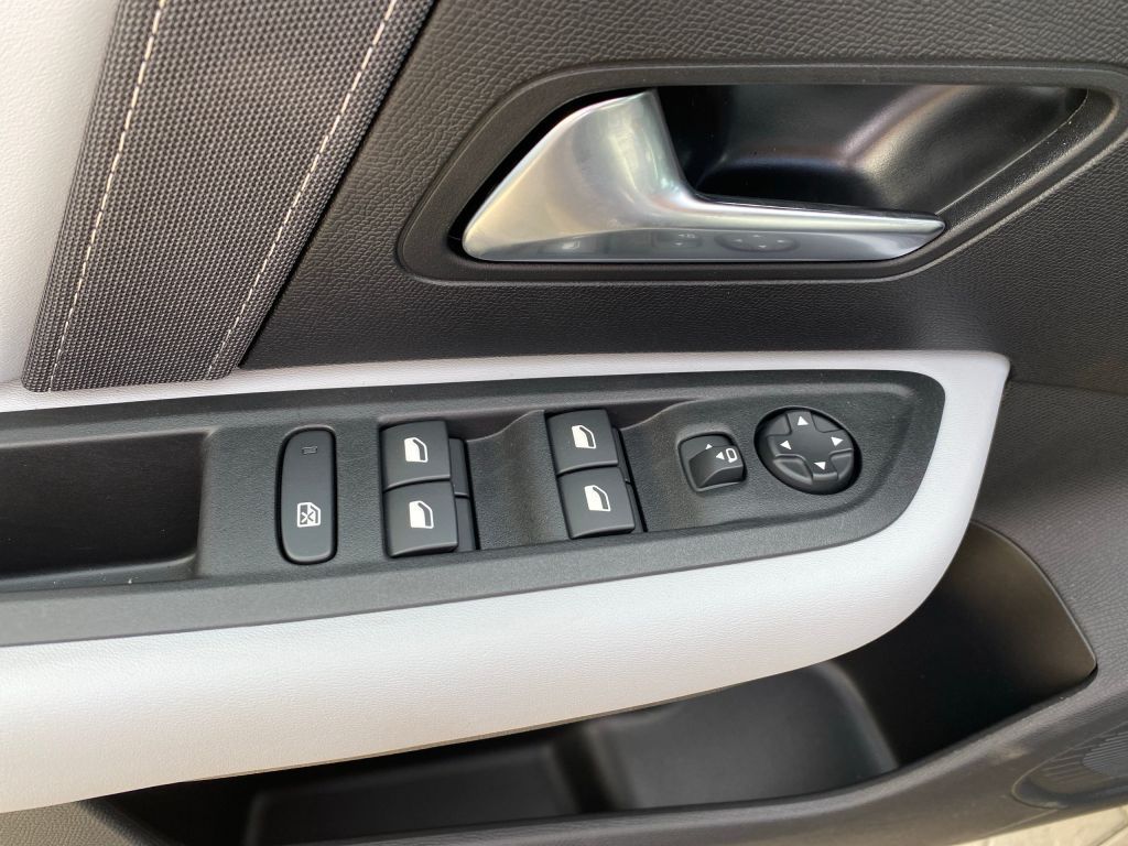 Fahrzeugabbildung Citroën C4 Hybrid 145 Automatik MAX *Winter-Pak*Alcantar