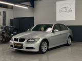 BMW 320i E90 / Automatik / Garantie - BMW 320 Limousine 320i e90 mit Benzin-Antrieb