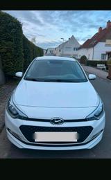 Hyundai i20 Checkheft gepflegt - Hyundai Accent: Limousine