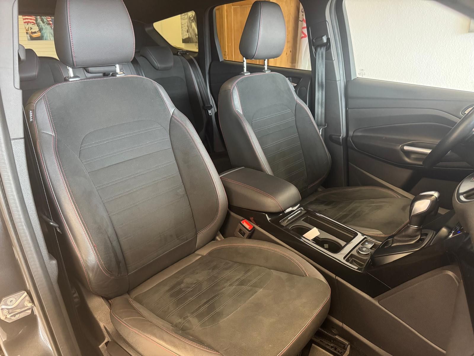 Fahrzeugabbildung Ford Kuga ST-Line /NAVI/KAMERA/AHK/KLIMA/ALLRAD