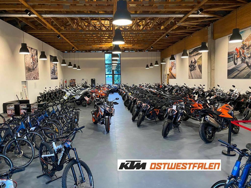 Fahrzeugabbildung KTM 1290 Super Duke R Black Edition