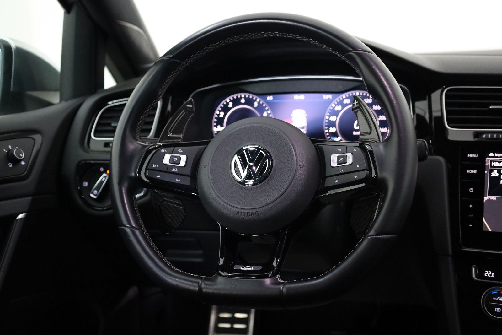 Fahrzeugabbildung Volkswagen Golf VII Lim. R 4M Navi,LED,PDC,Kamera,SH,SR+WR