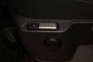 Volkswagen Tiguan - 11