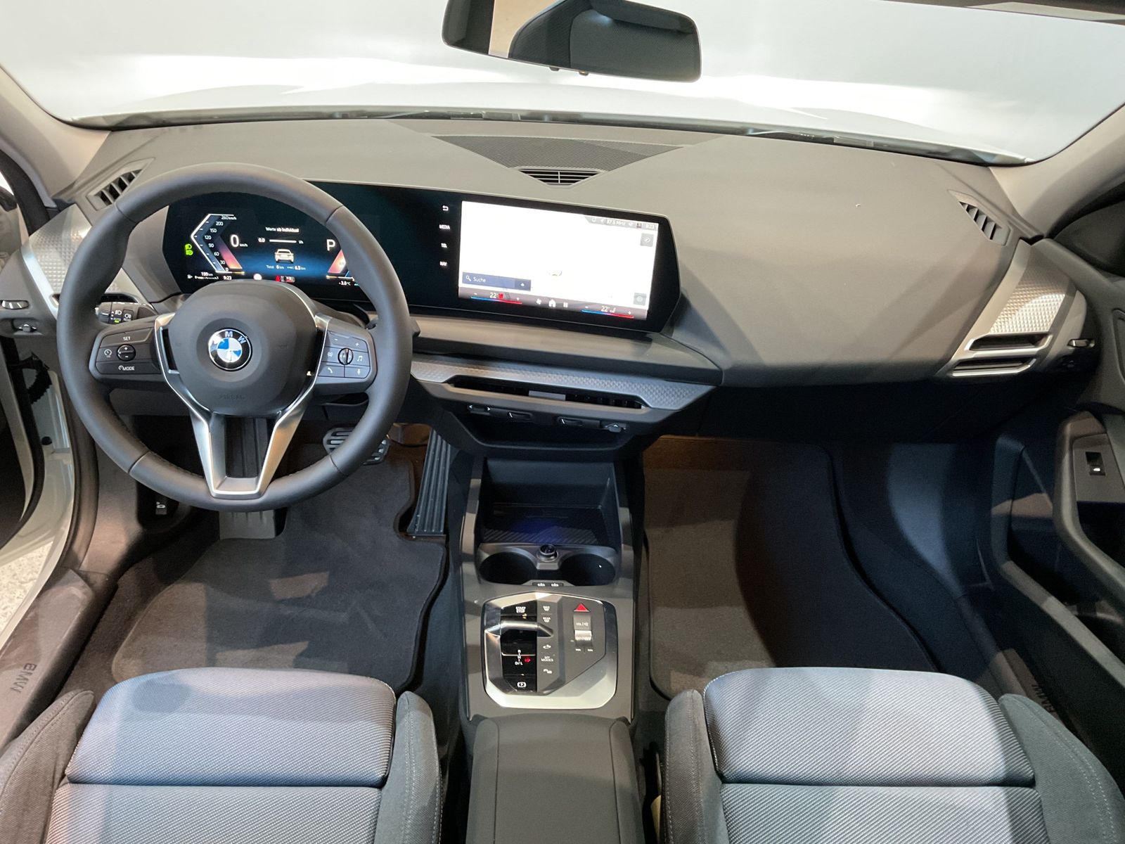 Fahrzeugabbildung BMW 116 AHK, Komfortzugang, Klimaautomatik DAB LED