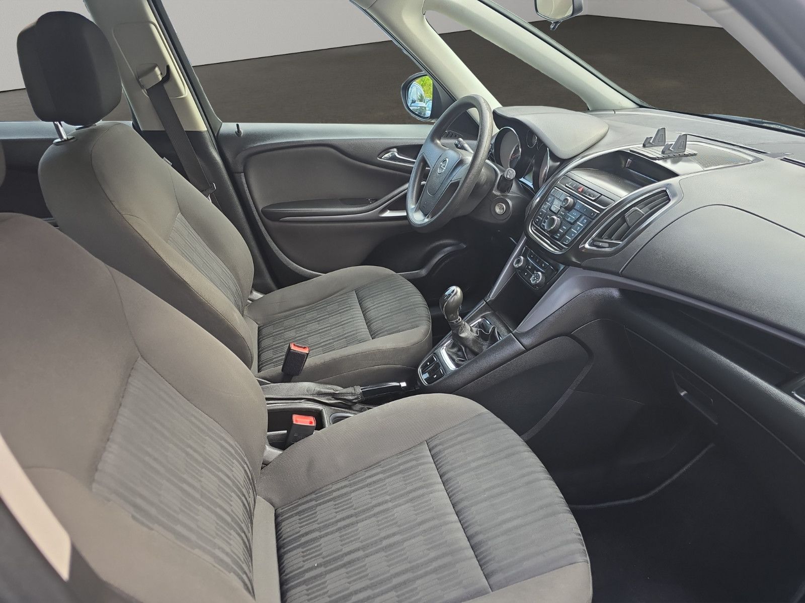 Fahrzeugabbildung Opel Zafira C Tourer Selection 7-Sitze TÜV INSP. NEU