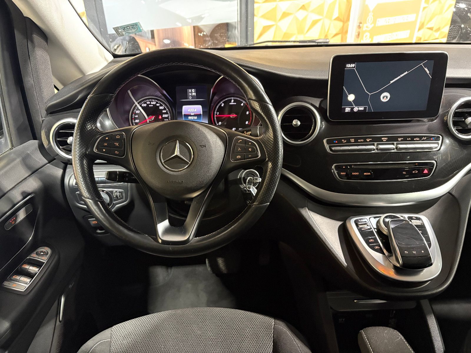 Fahrzeugabbildung Mercedes-Benz V 220d EDITION lang /8-SITZ/BURMESTER/KAMERA/