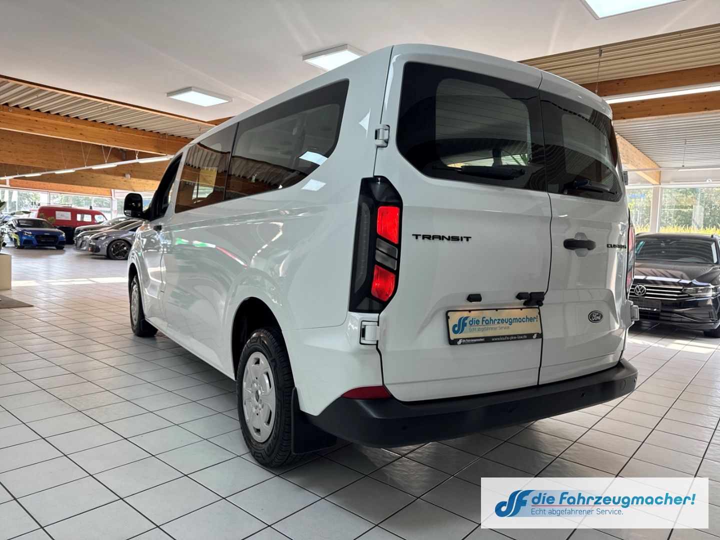 Fahrzeugabbildung Ford Transit Custom Kombi 320 L2 FWD Trend Navi LED K