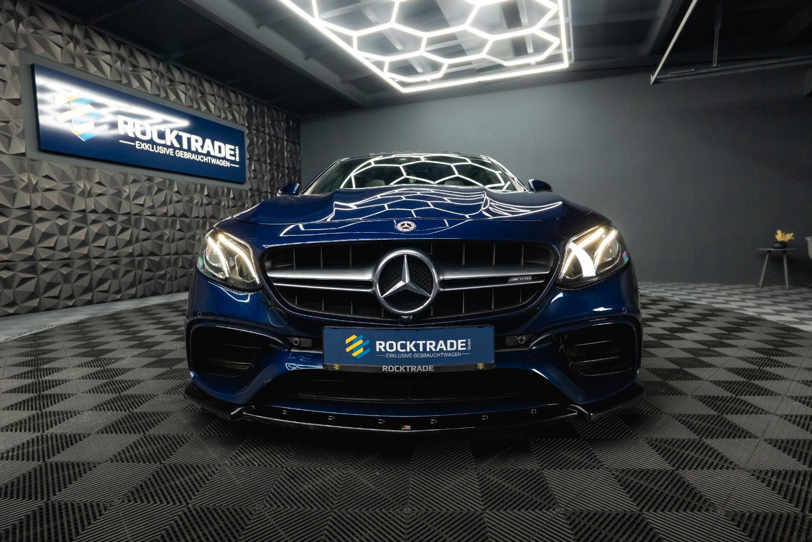 Fahrzeugabbildung Mercedes-Benz E 63 AMG 4Matic+ Night-Paket Drivers Package LED
