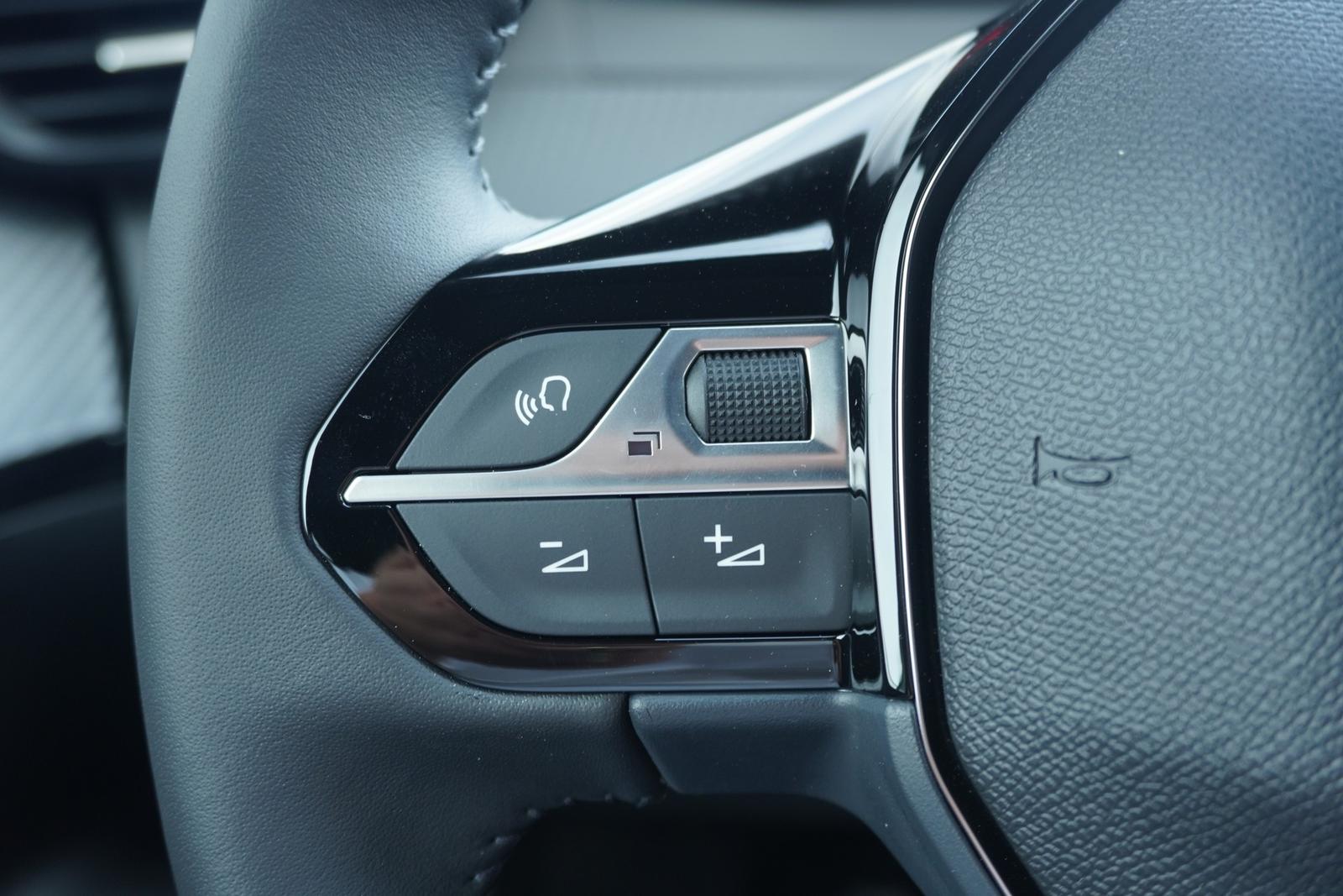 Peugeot 2008 1.2 PureTech LED Navi Kamera