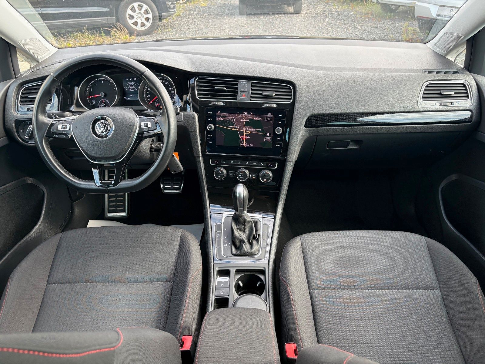 Fahrzeugabbildung Volkswagen Golf VII 1.5 TSI ACT DSG Sound Navi R-LINE ACC