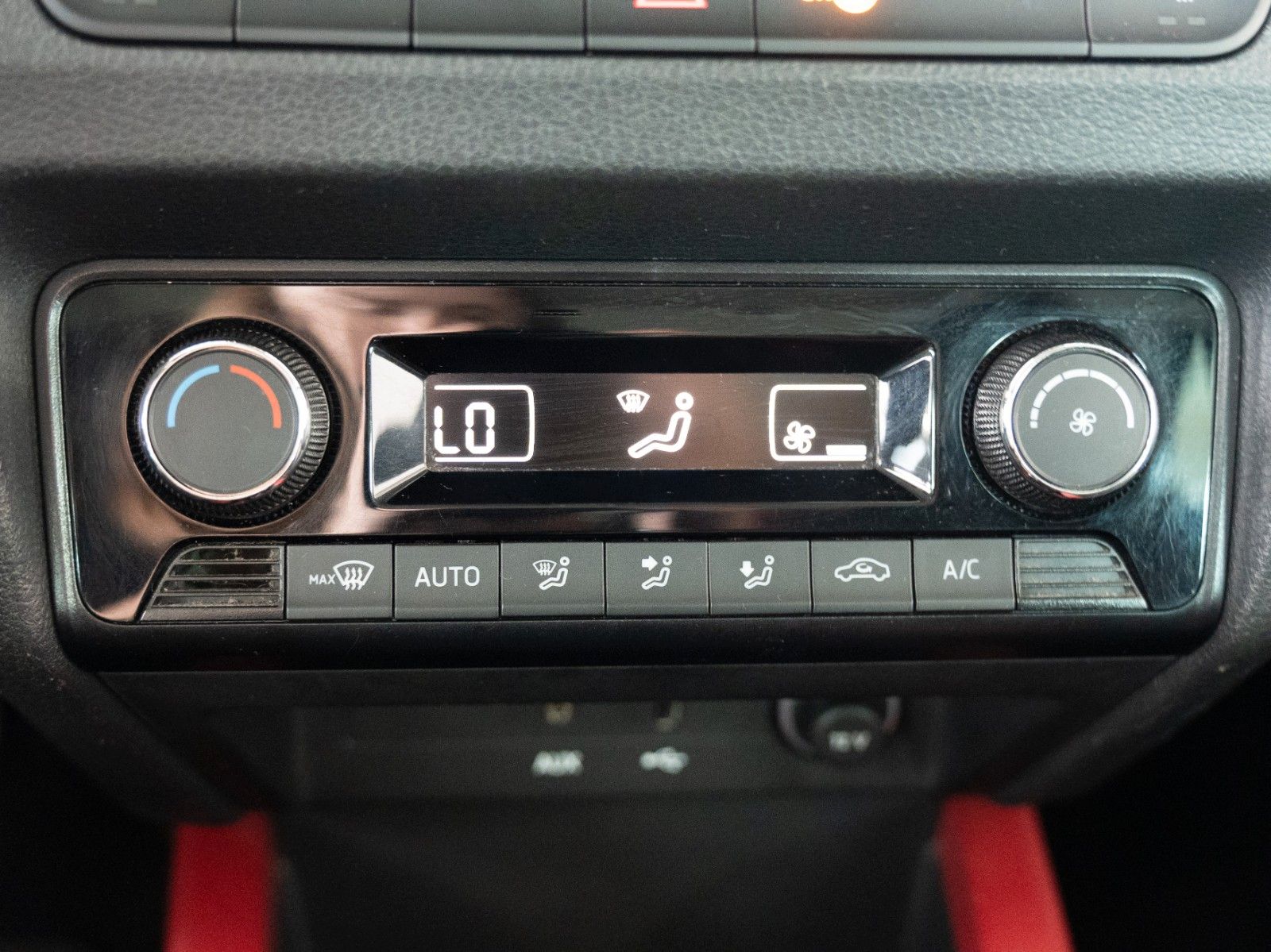 Fahrzeugabbildung SKODA Fabia Monte Carlo SITZHZG./PANO/PDC HI.
