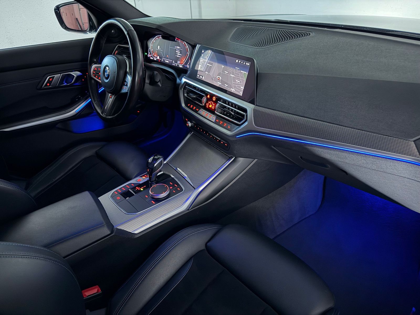 Fahrzeugabbildung BMW 330 d Lim. M SPORT/LASER/HuD/H&K/LIVE PRO/DE FZG