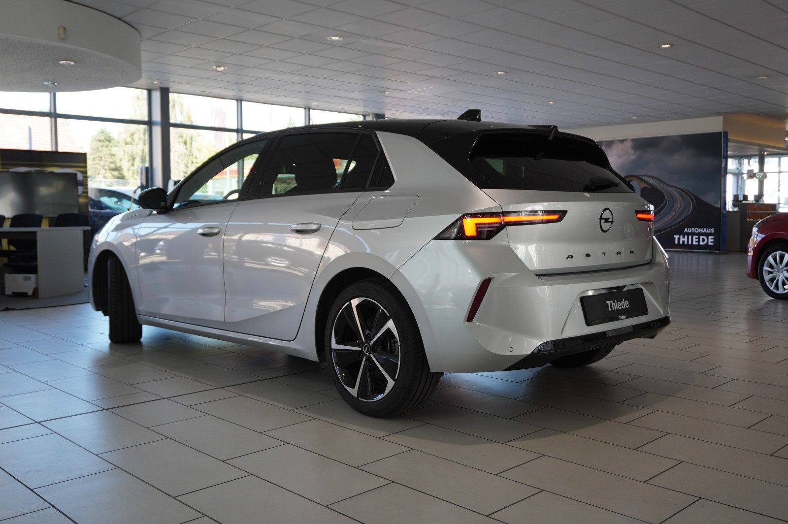 Fahrzeugabbildung Opel Astra L Lim. 1.6 HYBRID GS SPORT NAVI/360°/SPORT