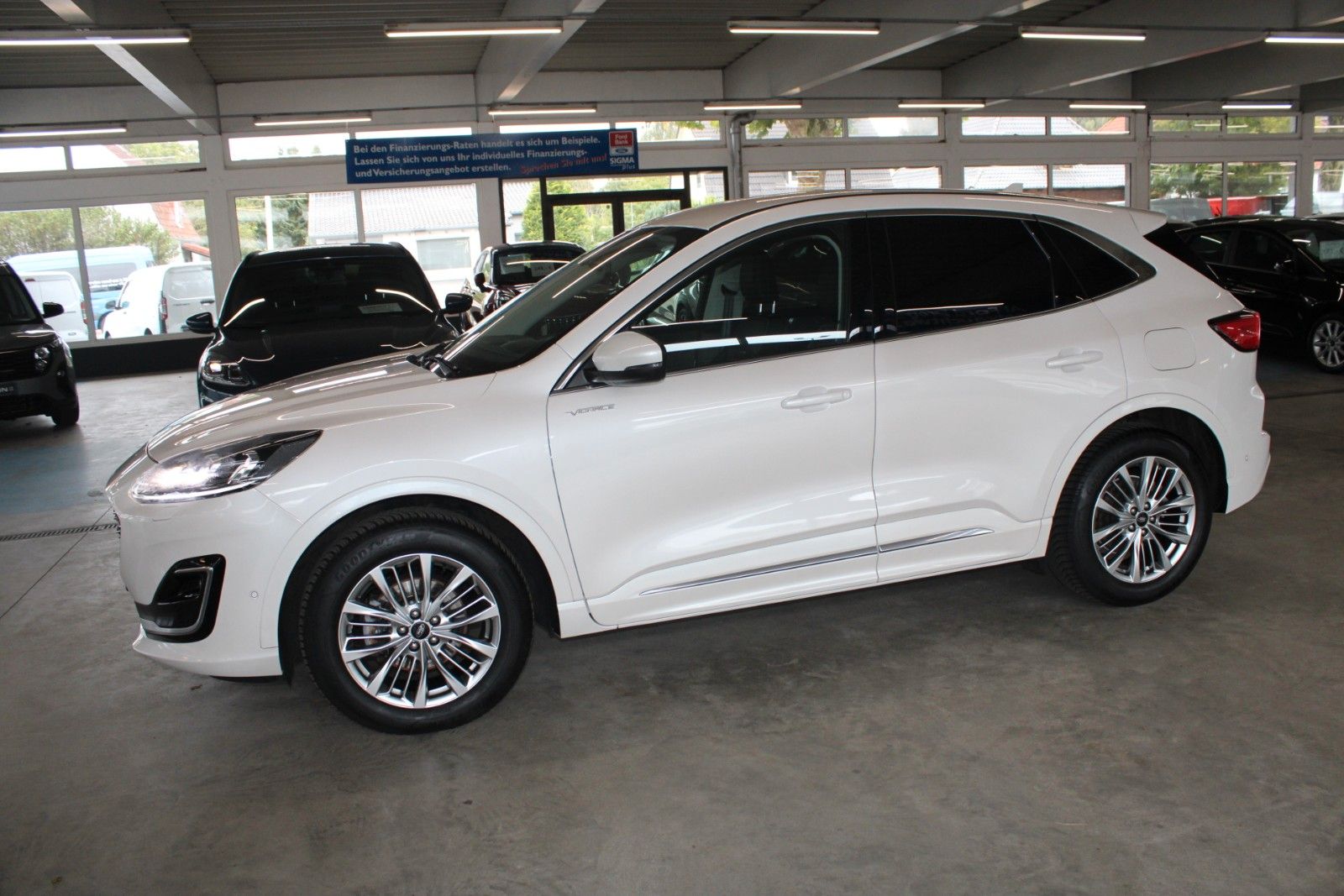 Fahrzeugabbildung Ford Kuga Vignale Aut. AWD LED AHK HUD 2xCAM B&O uvm.