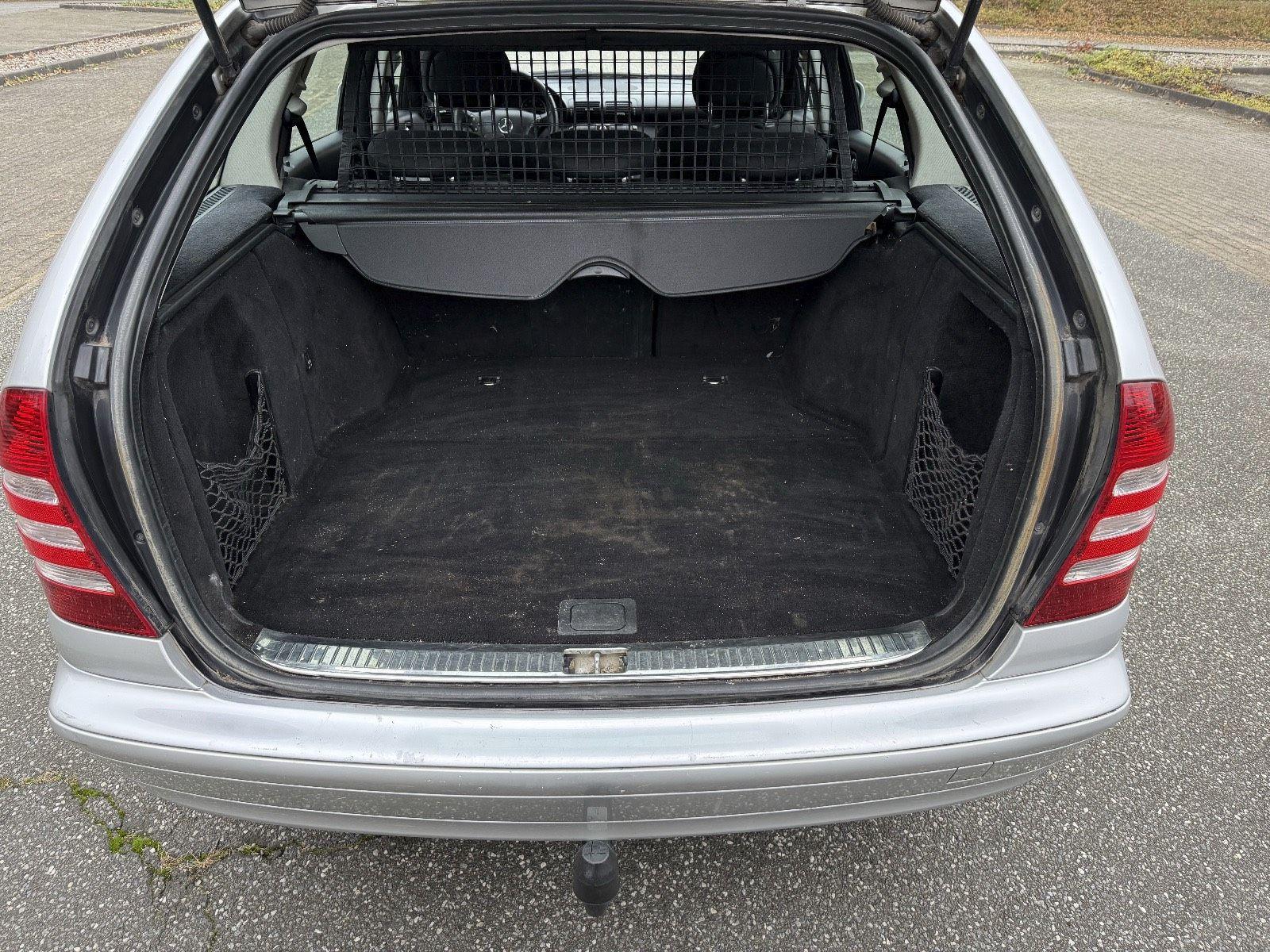 Mercedes-Benz C180 2005 — photo 15
