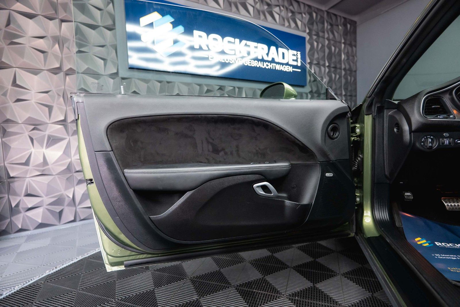 Fahrzeugabbildung Dodge Challenger 6.4 V8 SRT 392 R/T SCAT PACK WIDEBODY