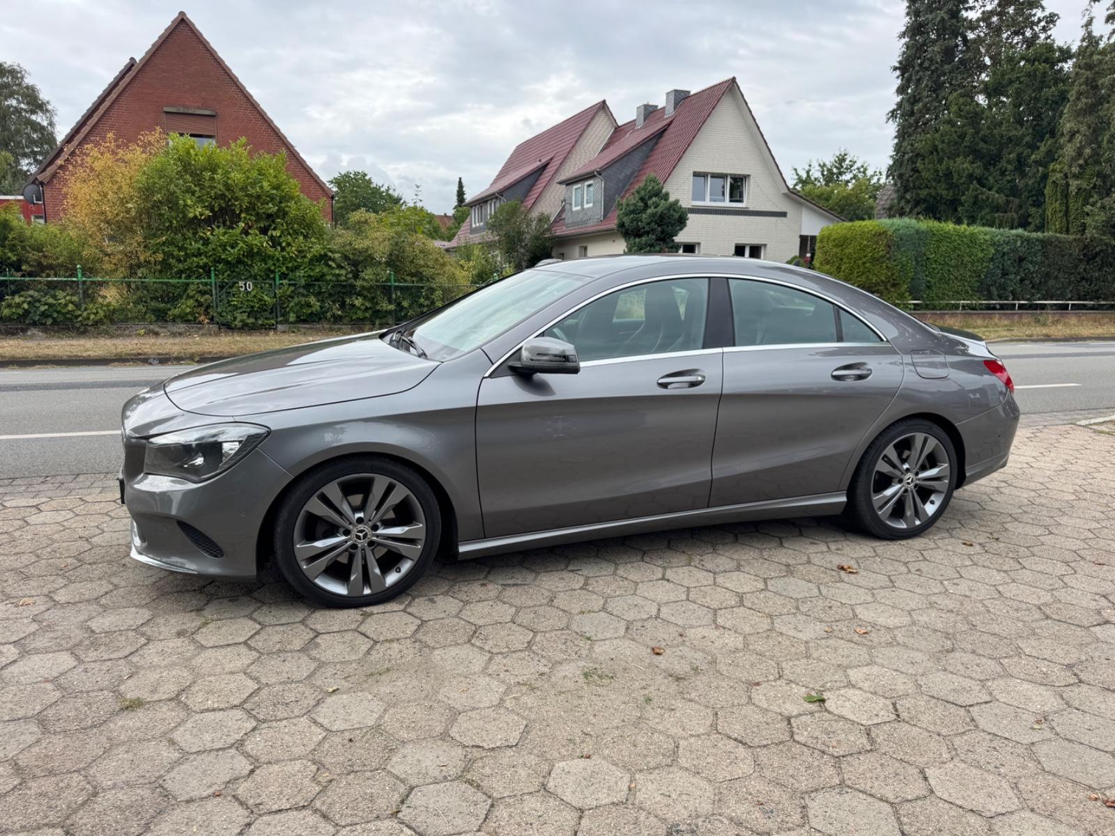 Mercedes-Benz CLA 200 Auto *Voll Scheckheft*Kamera+Leder+Navi*