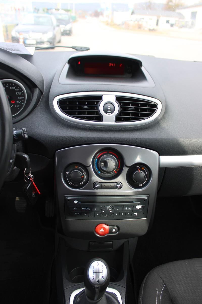 Renault Clio 2011 — photo 11