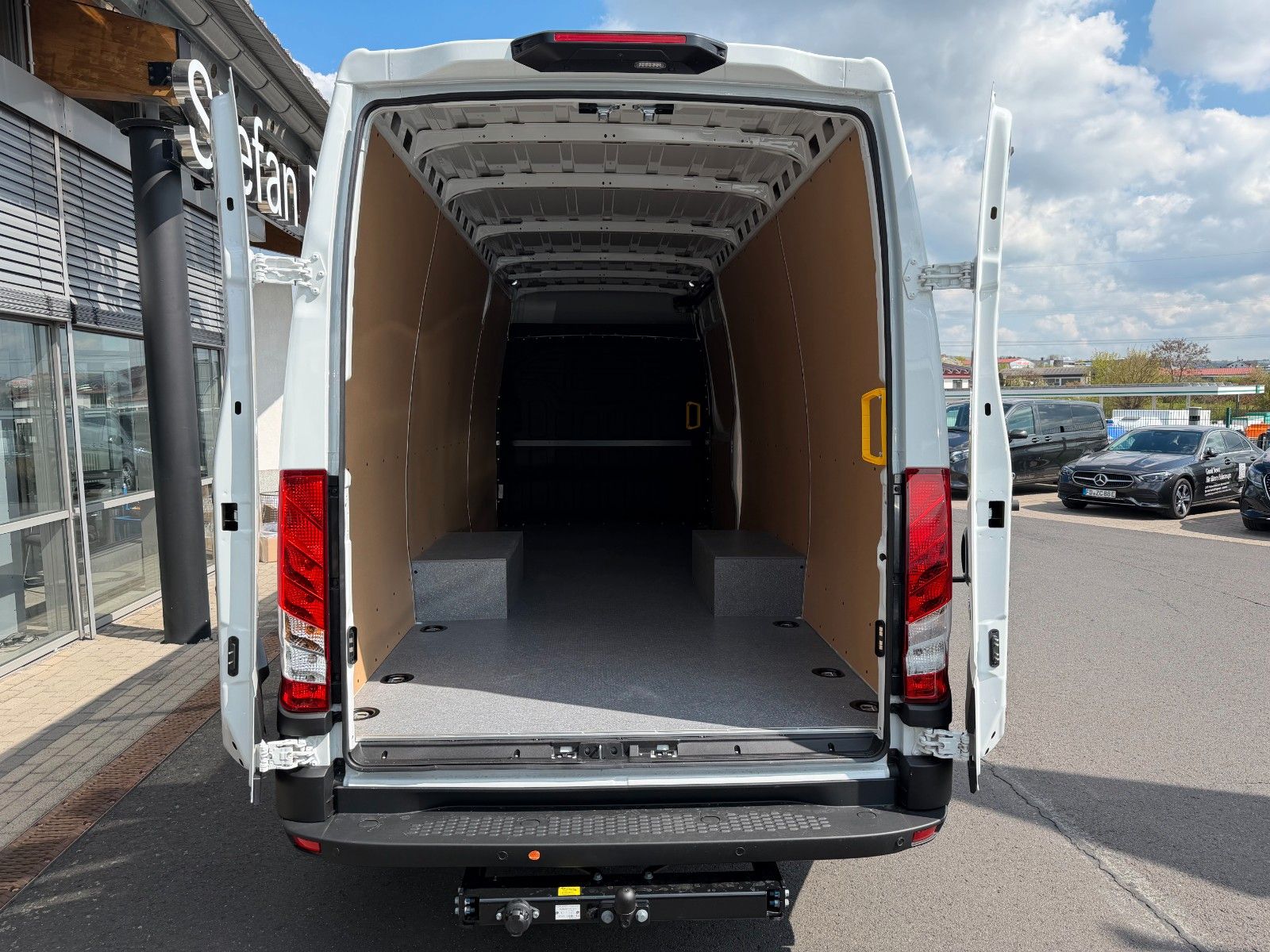 Fahrzeugabbildung Iveco Daily 35C21 HA8 *R4.100mm*AHK*Automatik*LED*