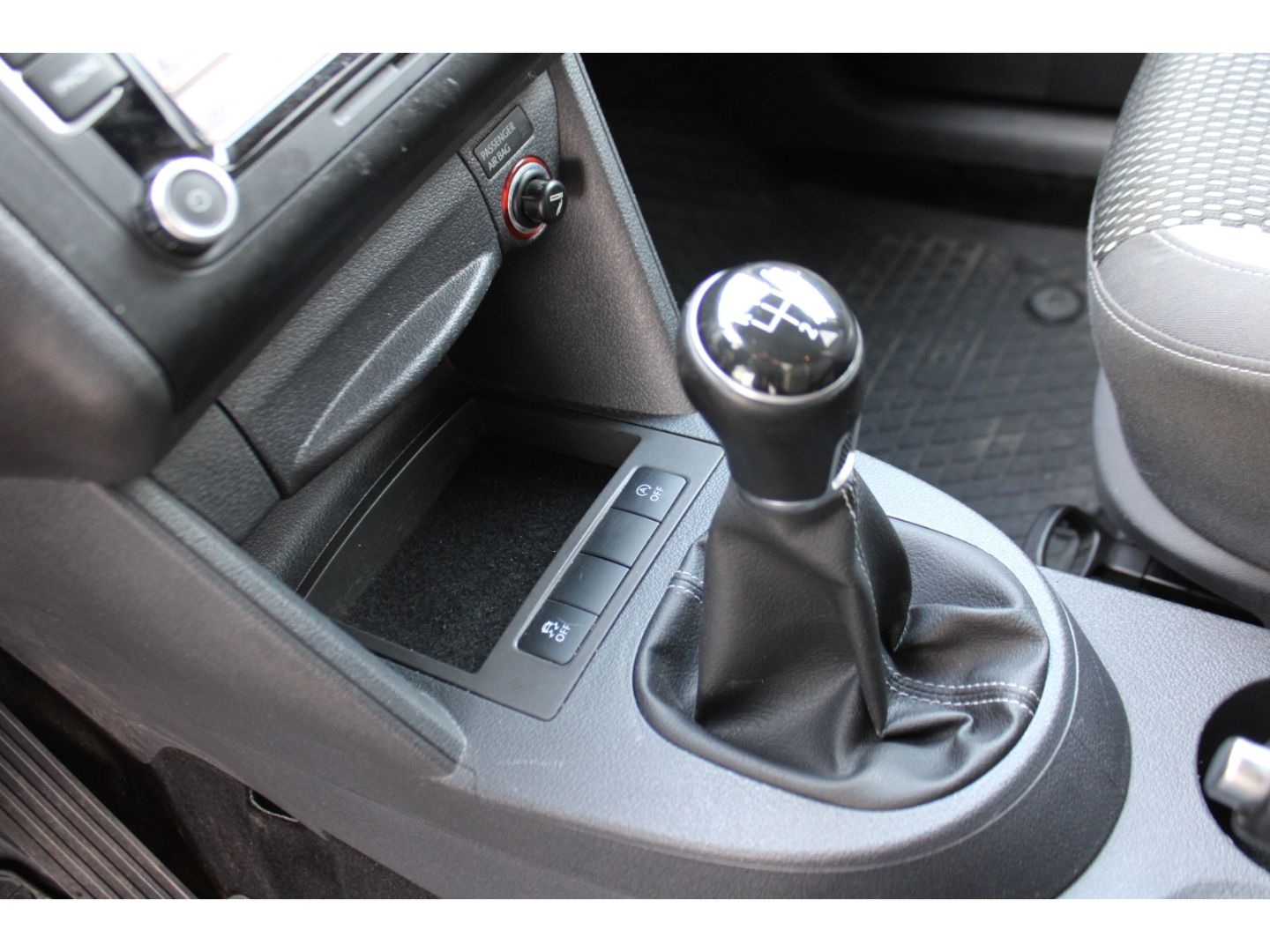 Fahrzeugabbildung Volkswagen Caddy Kombi Cross BMT AHK-abnehmbar Mehrzonenkli