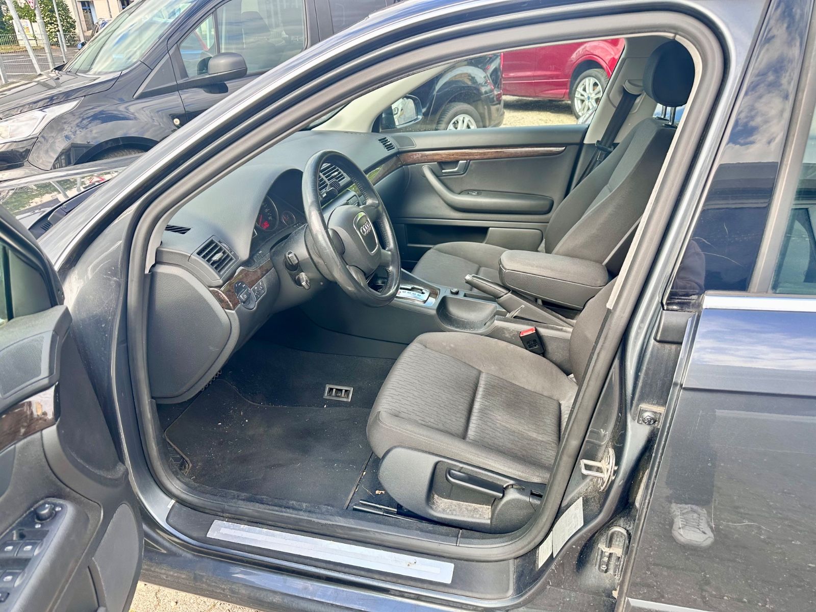 Fahrzeugabbildung Audi A4 Limousine 1.8 T Automatik Schiebedach