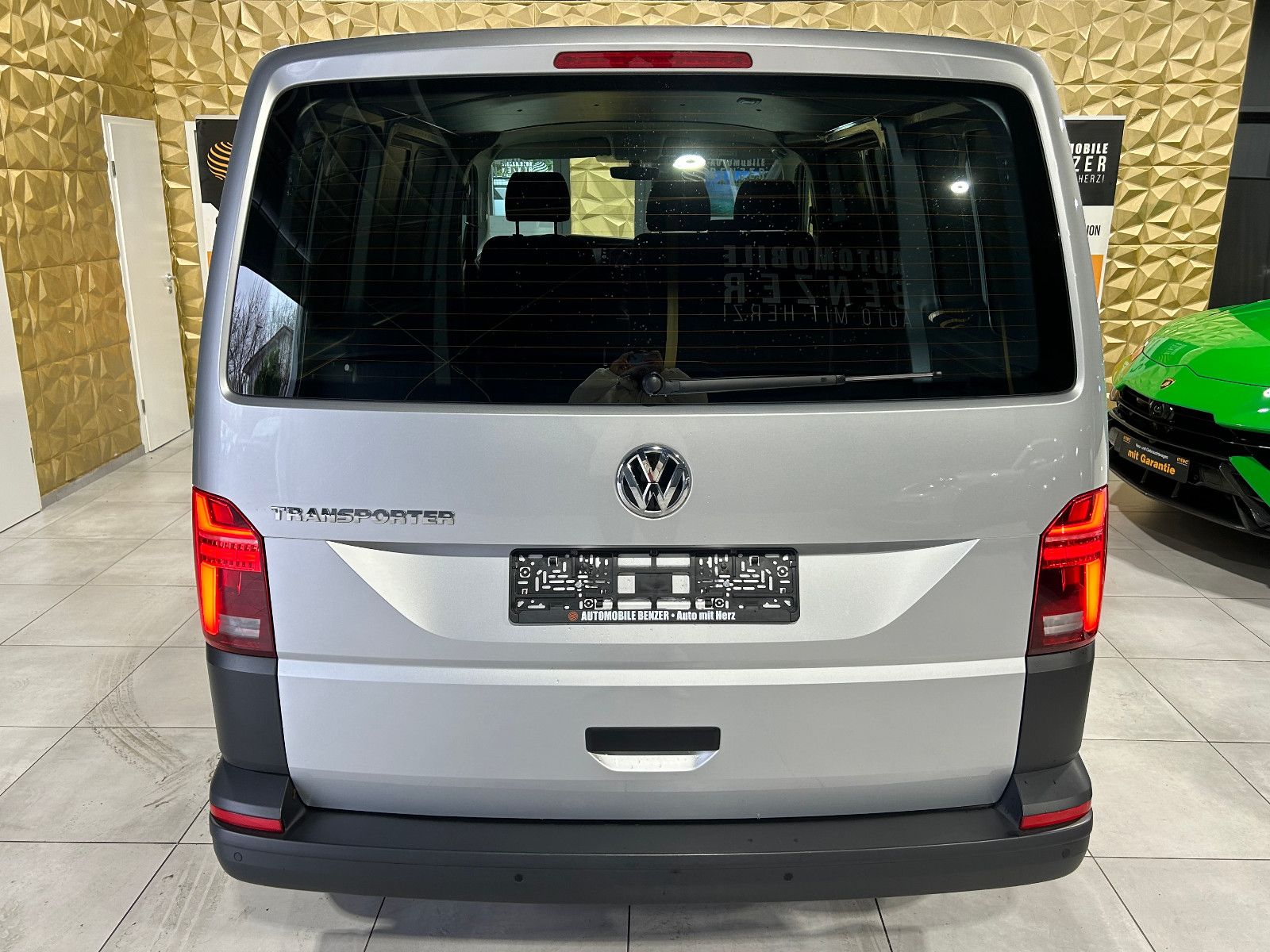 Fahrzeugabbildung Volkswagen T6.1 Transporter  Kasten FWD/APPLE/3-SITZ/ACC/