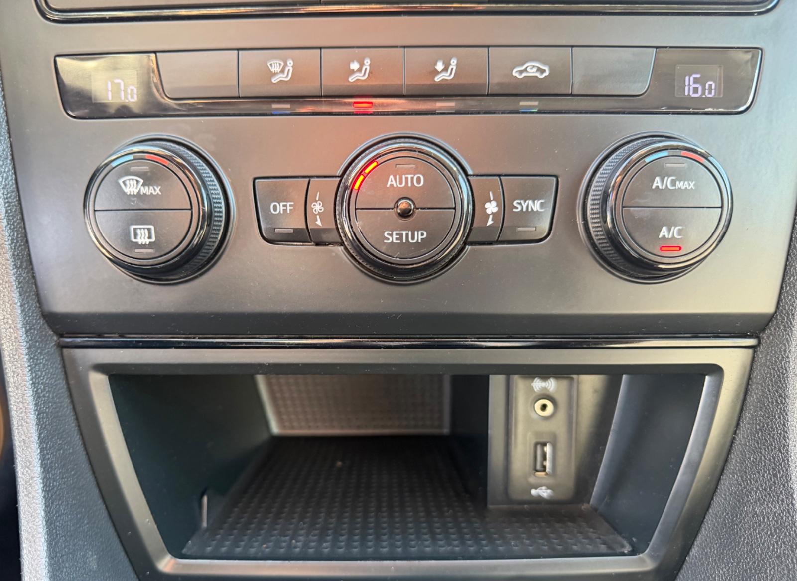 Seat Leon ST Reference Sportsitze Sport Lenkrad