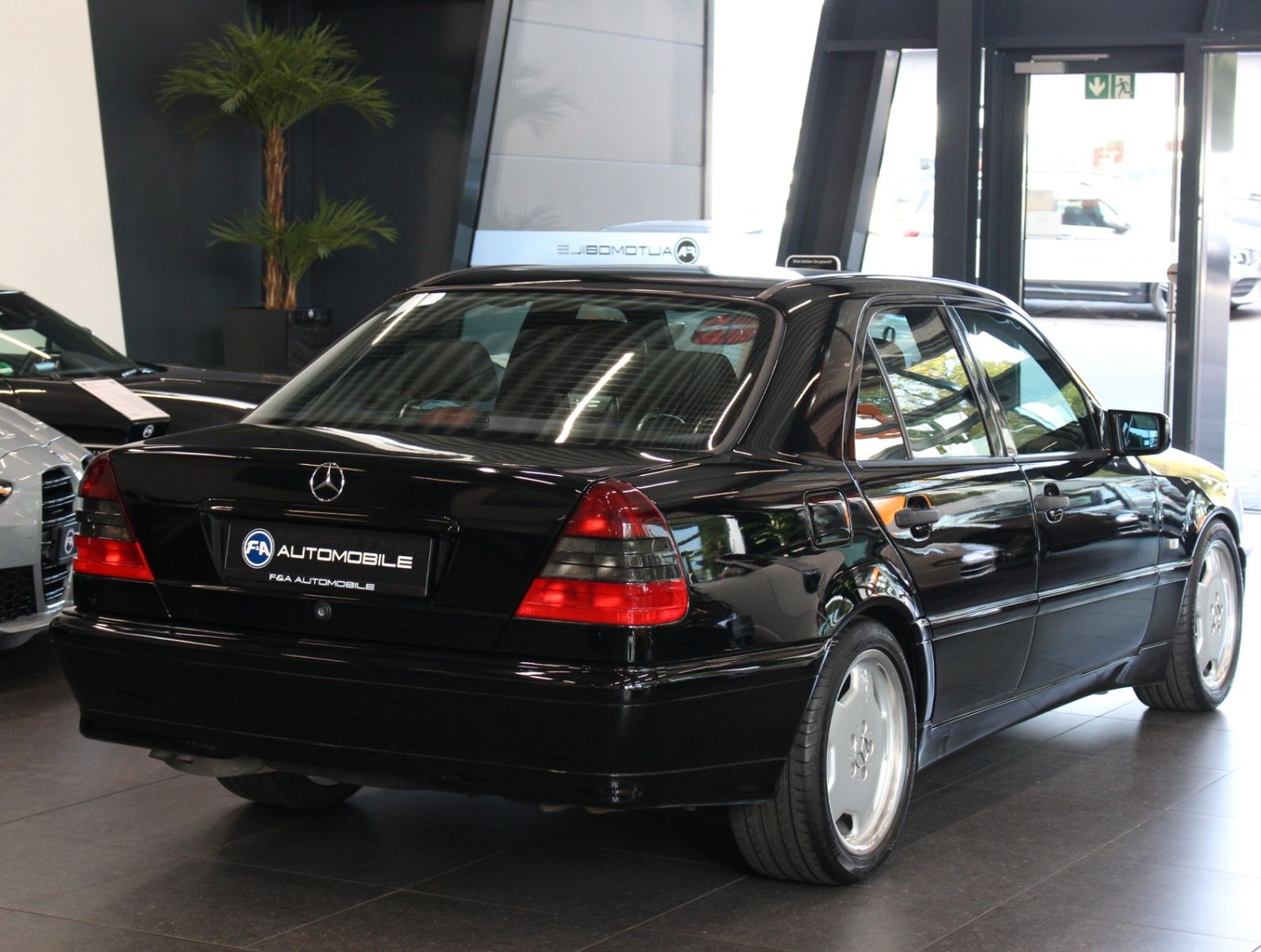 Fahrzeugabbildung Mercedes-Benz C 200 Sport Guter Pflegezustand+GSD+Xenon+Leder