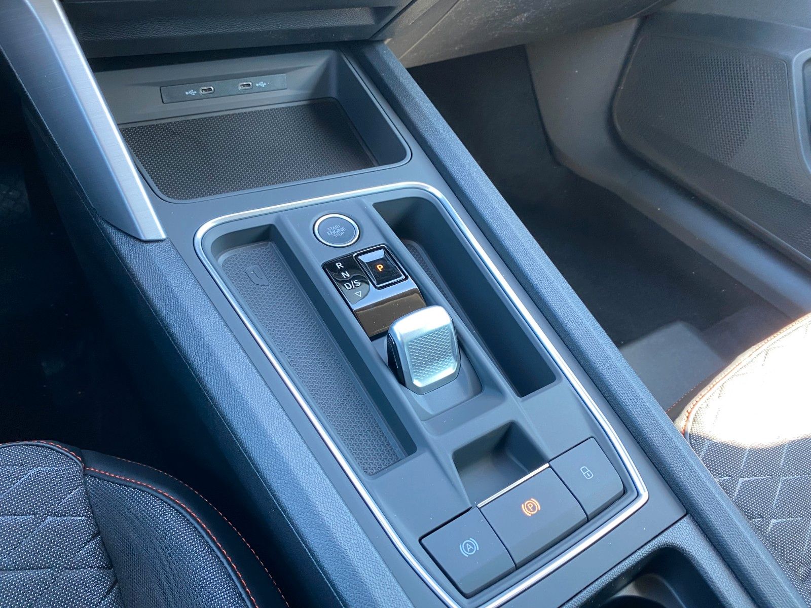 Fahrzeugabbildung SEAT Leon Sportstourer 1.5 eTSI FR *DSG *AHZV