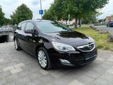 Opel Astra J 1.4 Sports Tourer 150 Jahre 1. Hand - Opel Astra mit Benzin-Antrieb: 150 Jahre