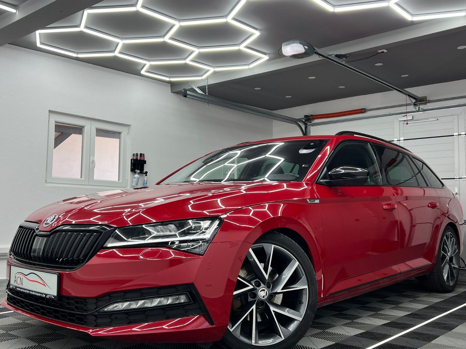 Fahrzeugabbildung SKODA Superb Combi SPORTLINE/LED/STHZ/AHK/ACC/VRTL