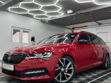 Skoda Superb Combi SPORTLINE/LED/STHZ/AHK/ACC/VRTL - rote Skoda Superb