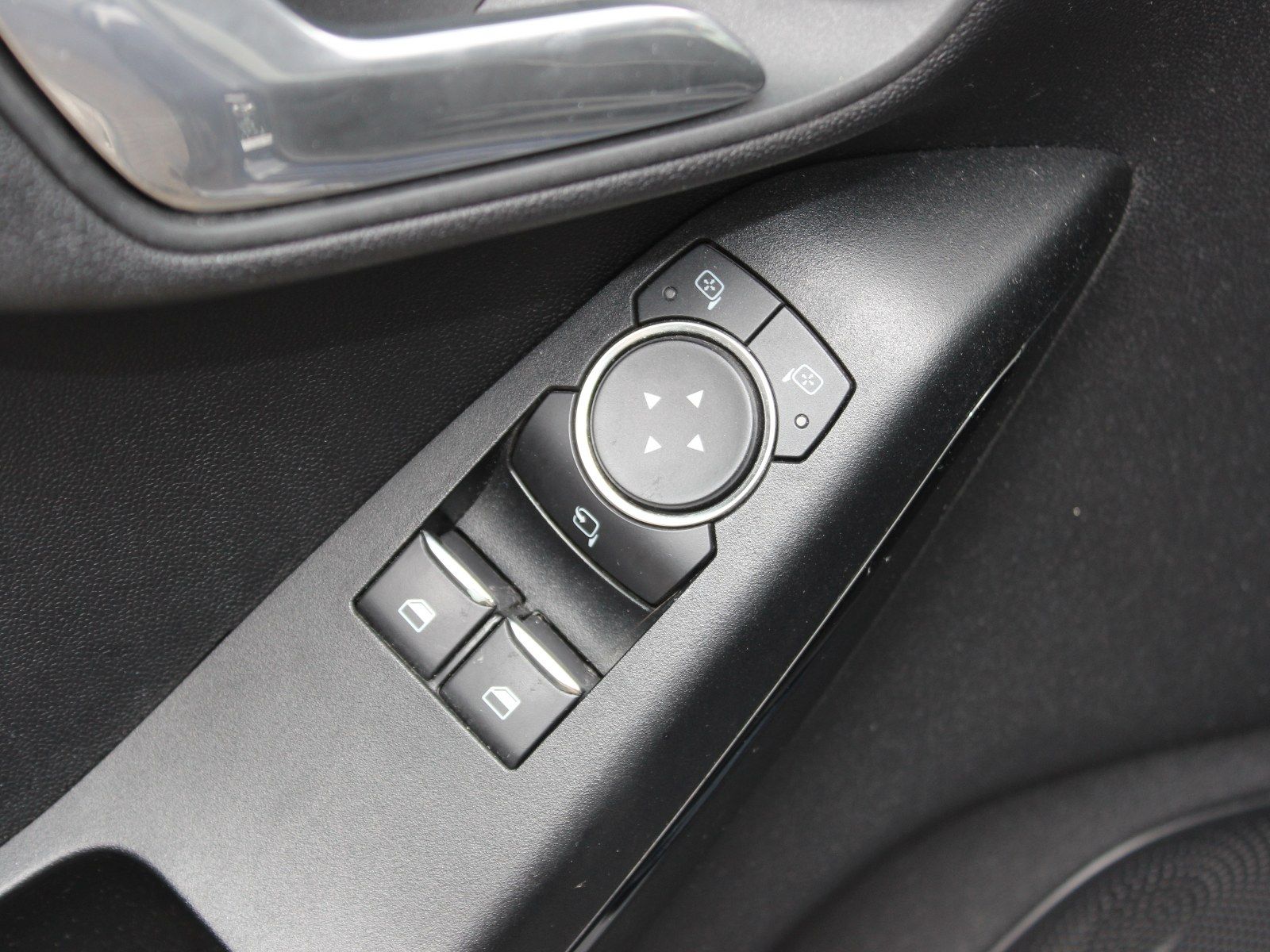Fahrzeugabbildung Ford Fiesta Cool & Connect 1,1