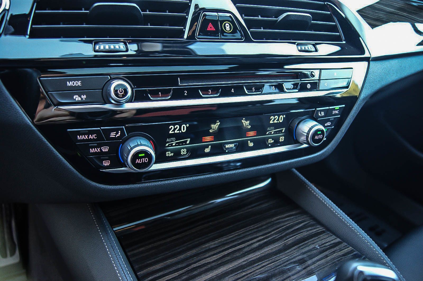 Fahrzeugabbildung BMW M550 xDrive V8 340kW/462PS HEADUP HARMAN&KARDON
